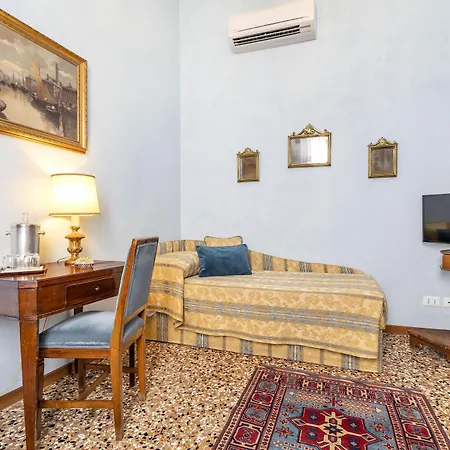 Palazzo Schiavoni Residenza D'epoca Affittacamere 3*