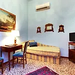 Palazzo Schiavoni Residenza D'epoca & Suite-apartments 4*