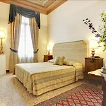 Palazzo Schiavoni Residenza D'epoca & Suite-apartments Pensión 4*