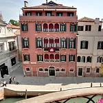 Palazzo Schiavoni Residenza D'epoca & Suite-apartments