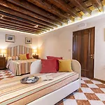 Palazzo Schiavoni Residenza D'epoca & Suite-apartments