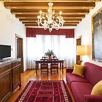 Palazzo Schiavoni Residenza D'epoca & Suite-apartments