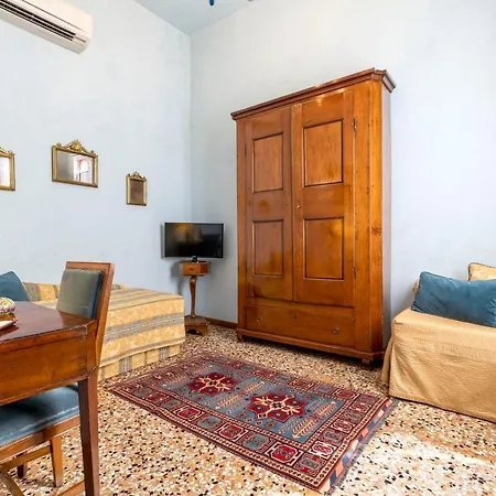 Palazzo Schiavoni Residenza D'epoca & Suite-apartments 4*