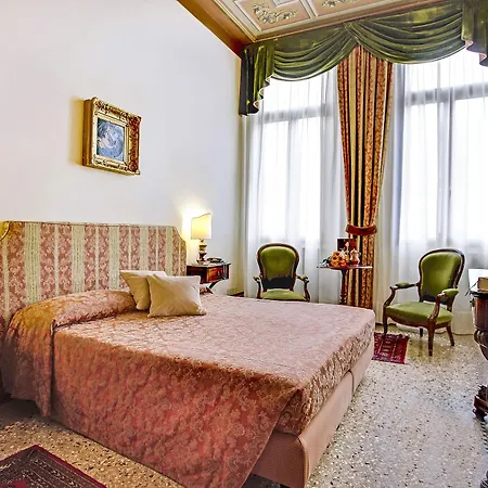 Guest house Palazzo Schiavoni Residenza D'epoca & Suite-apartments 3*
