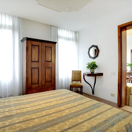 Palazzo Schiavoni Residenza D'epoca & Suite-apartments 3*
