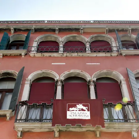Palazzo Schiavoni Residenza D'epoca & Suite-apartments
