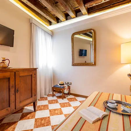 Palazzo Schiavoni Residenza D'epoca & Suite-apartments 3*