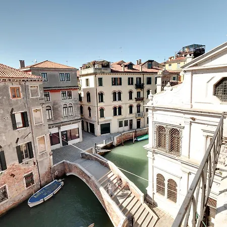Guest house Palazzo Schiavoni Residenza D'epoca & Suite-apartments 3*