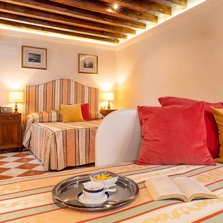 Palazzo Schiavoni Residenza D'epoca & Suite-apartments Guest house Venice