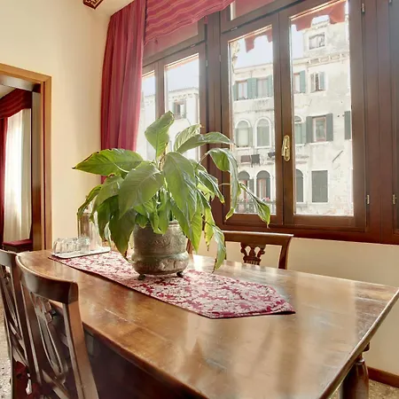 Palazzo Schiavoni Residenza D'epoca & Suite-apartments 4*