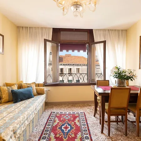 Palazzo Schiavoni Residenza D'epoca & Suite-apartments