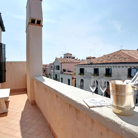 Palazzo Schiavoni Residenza D'epoca & Suite-apartments 4*