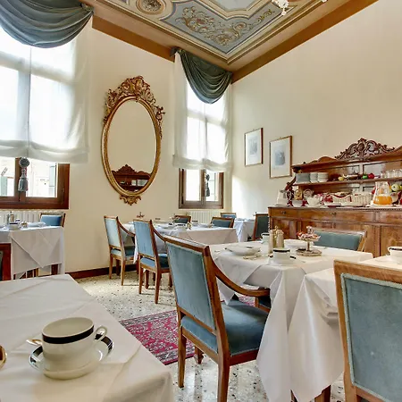 Palazzo Schiavoni Residenza D'epoca & Suite-apartments Pensión