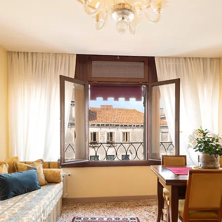 Palazzo Schiavoni Residenza D'epoca Affittacamere 3*