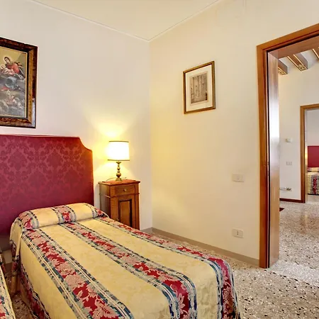 Palazzo Schiavoni Residenza D'epoca Affittacamere 3*